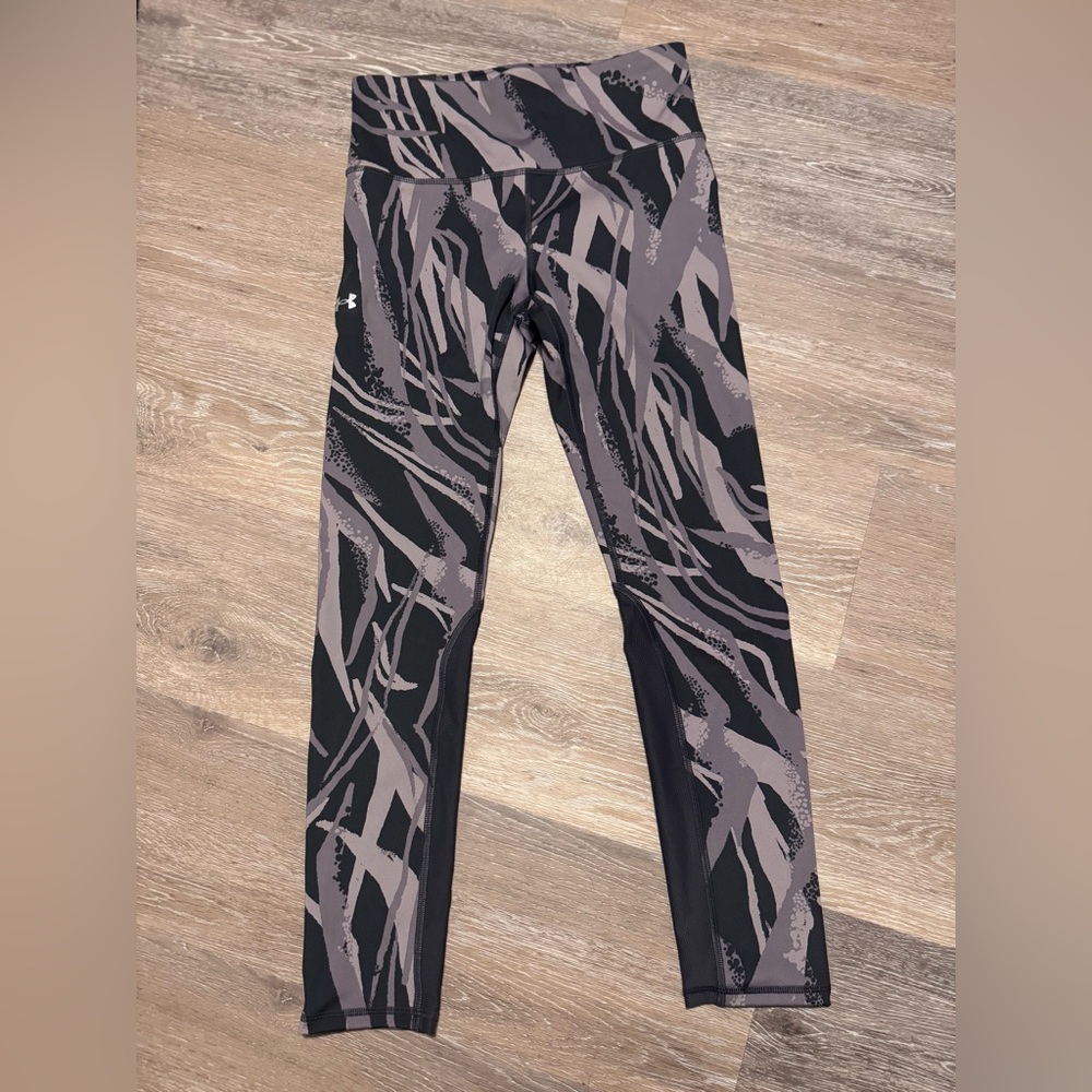 UNDER ARMOUR Fitted High Rise Ankle Legging with Mesh Cutout Breathelux